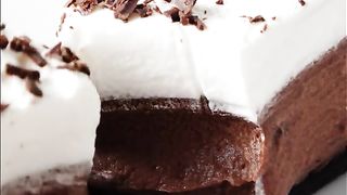 Chocolate pudding pie