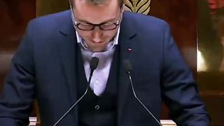 Vous riez sur le dos des pauvres.
