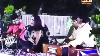 Does anyone know the title of this song?