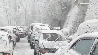 HOW MURREE A CITY OF PAKISTAN FALLING SNOW