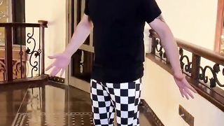 بدها تأخذ عطري ؟ ????