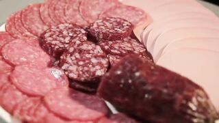 Вы удивитесь из чего на самом деле делают колбасу, и сколько в колбасе мяса