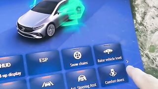 The tech inside the Mercedes EQS 580 is next level#mercedes #futuretech #