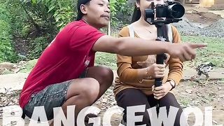 Beautiful girl learn how to operate camera