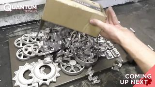 Человек Строит Миниатюрный