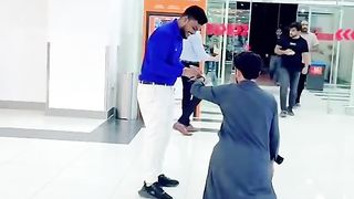 Apa enggak pegel itu kaki