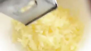 Мясные лепешки на сковороде