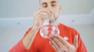 СУХА ВОДА - НАЙДИВНІША РІДИНА У СВІТІ