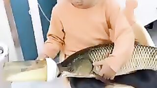 Ikannya Supaya Sehat Harus Minum Susu