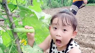 Little girl secret eat