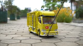 Falling egg transport truck