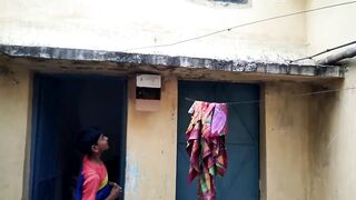 சிறுவனுடன் கொஞ்சி விளையாடும் மைனா
