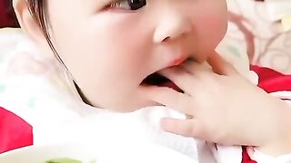 Video lucu bocah makan sayur