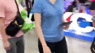 WHENEVER YOU RUN INTO A KOREAN MOM ????
