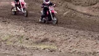 4yr old riding through motocross ruts above foot pegs!？! ???? #enjoytheride