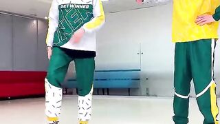 Шаффл Баттл ???????? WHO BEST DANCER !？ ???? NEON MODE ???????? VS TUZELITY SHUFFLE ????????