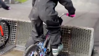 BMX racing coaching - riders ready？ Watch the gate!