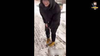 Приколы с котами- с озвучкой- СМЕШНОЕ ВИДЕО С КОТАМИ- МИЛЫЕ СМЕШНЫЕ ЖИВОТНЫЕ