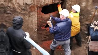 Они Открыли Эту Шахту-