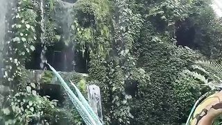 TRAVELLING TO A PLACE THAT DOESNT SEEM REAL ????