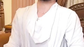 من العطسه سحل بنطلونهم ????