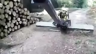 Lovars excavator working