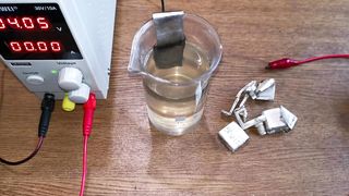 Снятие посеребрения электролизом в растворе нитрата аммонияchemistry серебро