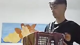 A talentosa Olívia a encantar com mais uma modinha.
