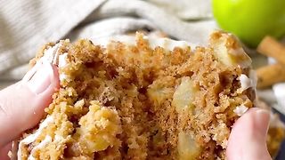 Apple crumble muffins