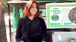 लड़कियां सब कुछ कर सकती है।Singapore Return girl selling Delicious food in mohali Street food India