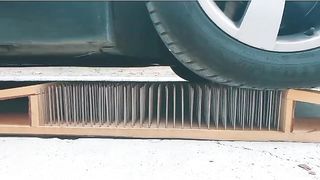 Esmagando coisas crocantes e macias de carro! CARRO DE EXPERIÊNCIA vs Mármores