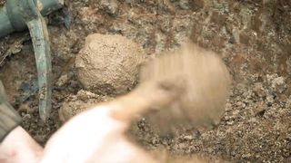 Building complete and warm survival shelter | Bushcraft earth hut, grass roof & fireplace with clay