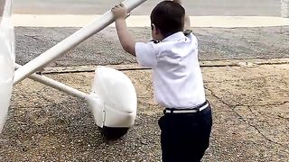 4 year-old learns how to pilot a plane! ????????.