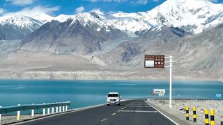 Actually, the seasons are the same, but when I'm with you, the autumn wind is gentle and the winter snow is gentle.