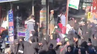 RawlaCourt ke school ke bacchon Kashmir ki azadi ke liye raili