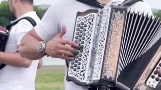 Filipe de Oliveira playing a beautiful Vira.