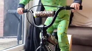 Baby Fabio Wibmer bike rider on manual machine？!