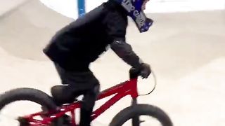 BMX riding 3 year old trying little tricks!？ ????