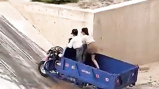 part_243.Heavy-loaded_tricycle_made_by_Content_3.20(360p).