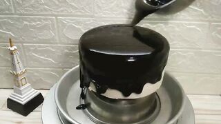 Easy chocolate dark mirror glaze cake