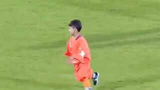 Lionel Messi HUMILITY