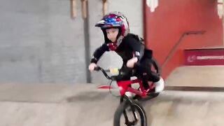 BMX ： Big ramps, little rider