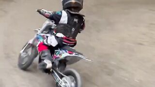 4 year old riding motocross indoors？!