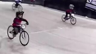 BMX racing kids - 3 year old racing in the under 7s!