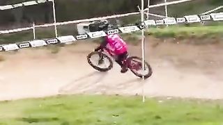 Tiny bikes doing DH MTB racing？!