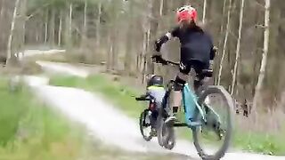 3 year old MTB trail rider？! Summer bike rides with the kids are the best!