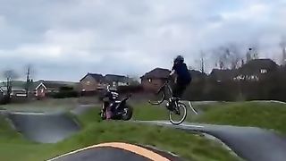 E bike riding with Harry 'the Beast' Schofield! ????