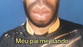 Meu pai me dando bronca na frente dos meus amigos