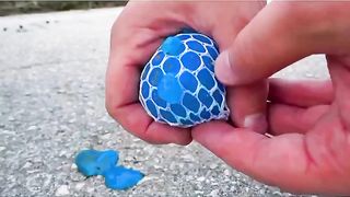 Esmagando coisas crocantes e macias de carro! CARRO EXPERIMENTAL vs HOMEM-ARANHA