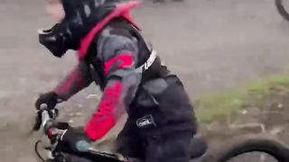 What's it like doing a MTB drop as a 4 year old？ ???? #enjoytheride